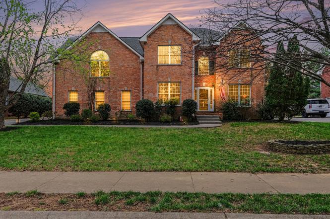 112 Crooked Creek Ln, Hendersonville, TN