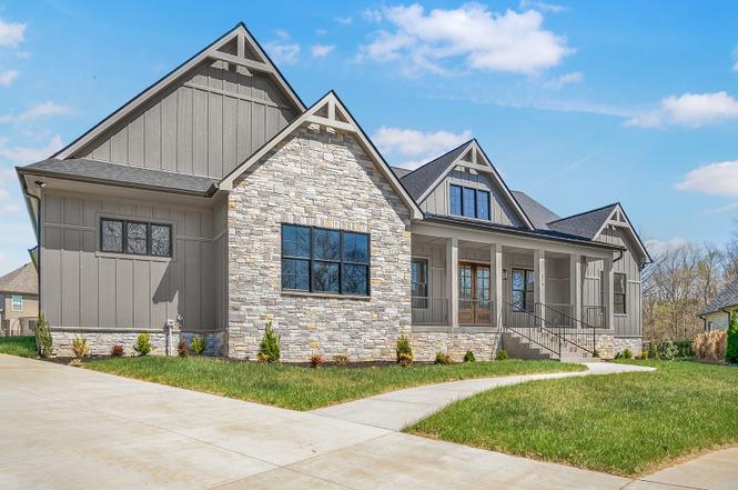 879 Shady Bluff Trl, Clarksville, TN