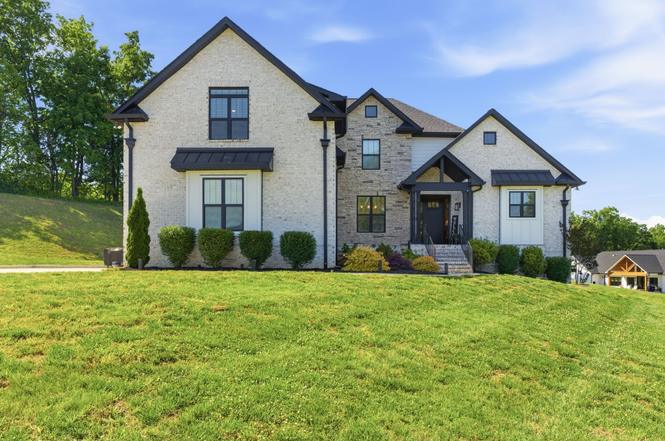 1802 Belclare Cir, Lebanon, TN