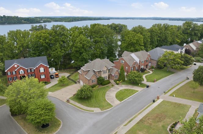 100 Lakecrest Cir, Hendersonville, TN