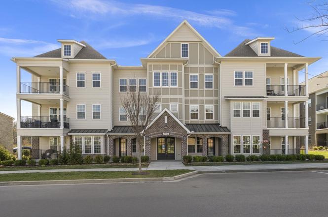 1801 Shadow Green Dr #303, Franklin, TN