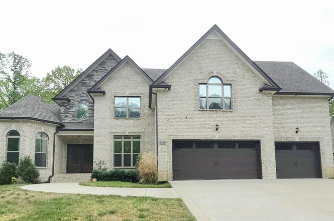 1689 Double R Blvd, Clarksville, TN