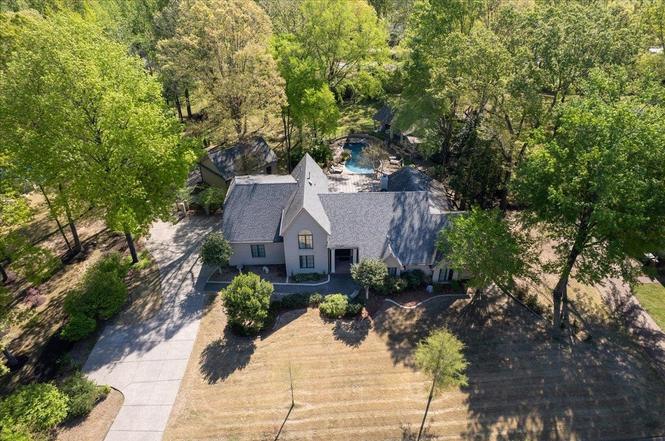 2930 Country Place Dr, Collierville, TN