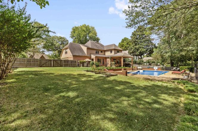 2800 E Levee Oaks Dr, Collierville, TN