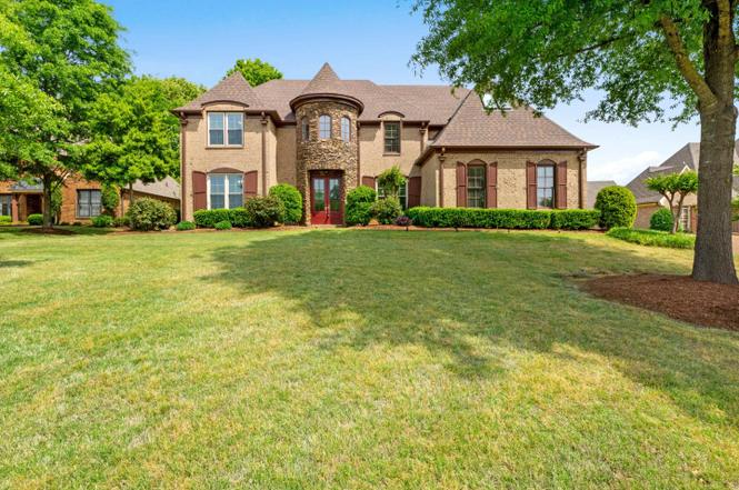 530 Winding Valley Ln, Collierville, TN