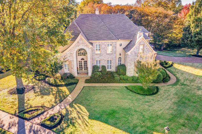 1887 Almadale Lake Dr, Collierville, TN