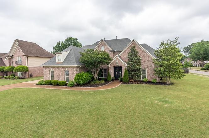 1694 Elk River Dr, Collierville, TN