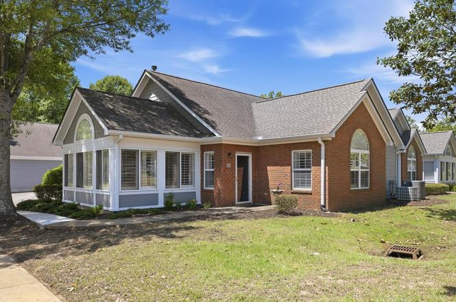 247 Oak Club Ln, Collierville, TN