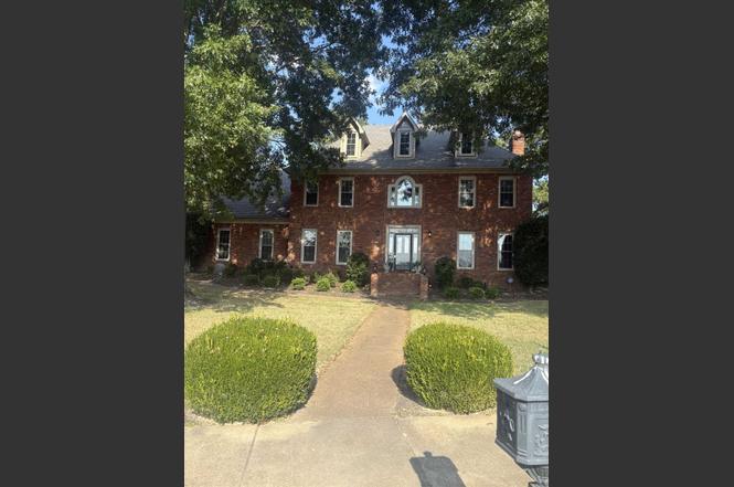 1196 E Lake Pointe Dr, Collierville, TN