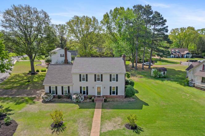 700 Lancelot Ln, Collierville, TN