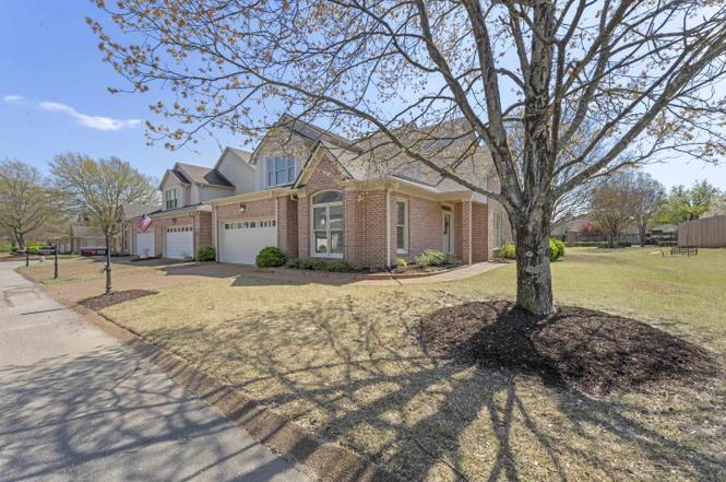 1701 Village Ridge Pl, Collierville, TN