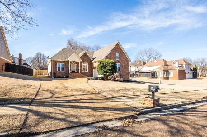939 Fallen Oaks Dr, Collierville, TN