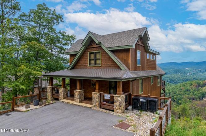 2520 Mountain Holly Way, Sevierville, TN