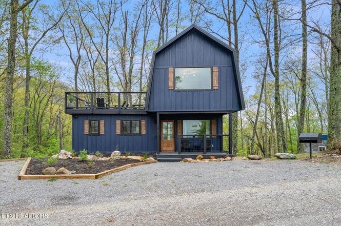 1114 Red Maple Ln, Sevierville, TN