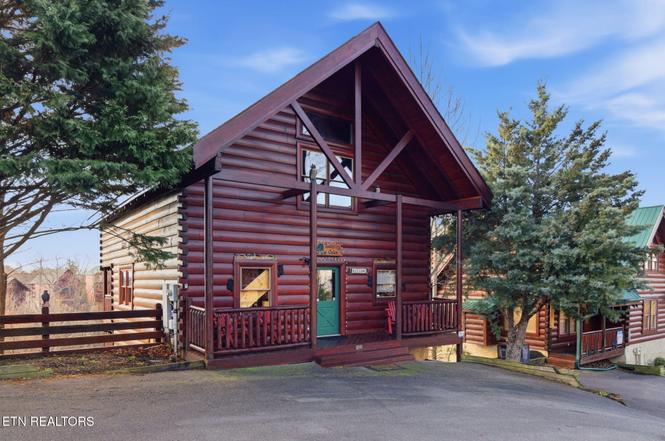 1091 Towering Oaks Dr, Sevierville, TN