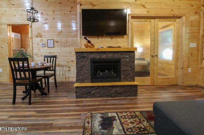 1695 Misty Hollow Way, Gatlinburg, TN