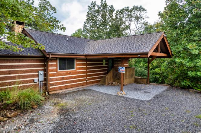 317 Matterhorn Dr, Gatlinburg, TN