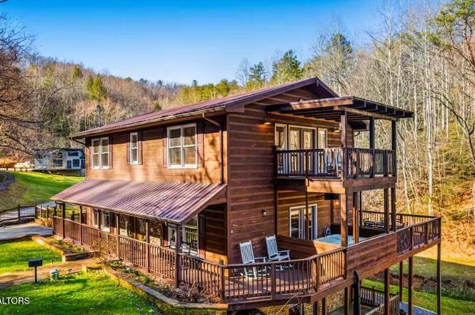 346 Autumn Ln, Gatlinburg, TN