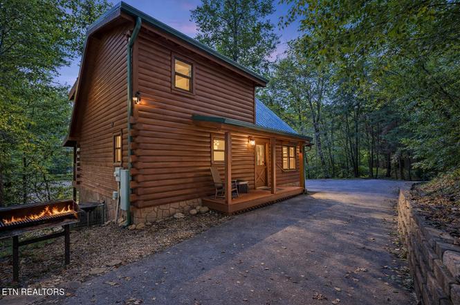 635 Black Bear Falls Way, Gatlinburg, TN