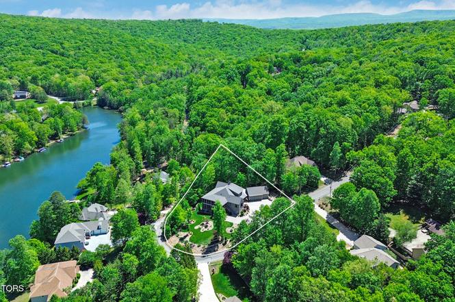 142 Pineridge Loop, Crossville, TN