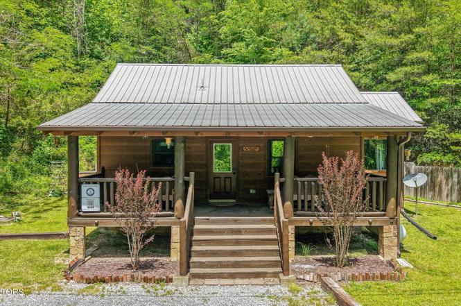 3869 Henry Town Rd, Sevierville, TN
