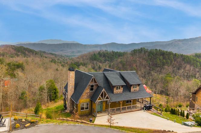 2832 Red Sky Dr, Sevierville, TN