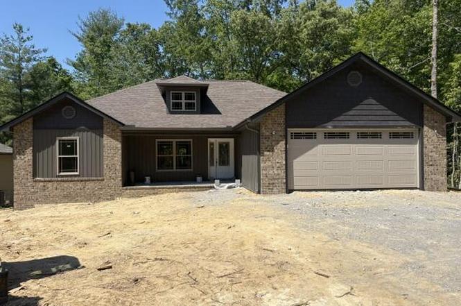 446 Beachwood Dr, Crossville, TN