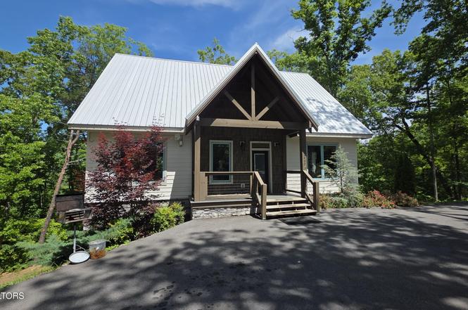 2430 Rainbow Falls Ln, Sevierville, TN