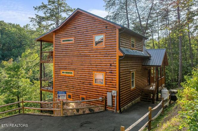 1009 Silver Poplar Ln, Sevierville, TN