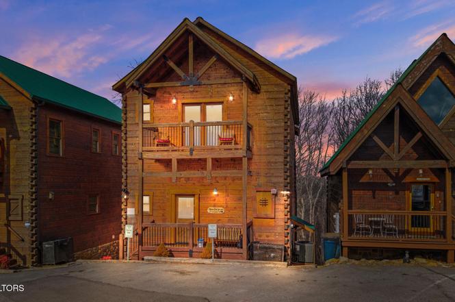 1255 Bear Cub Way, Gatlinburg, TN