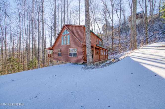 123 Laurel Way, Gatlinburg, TN