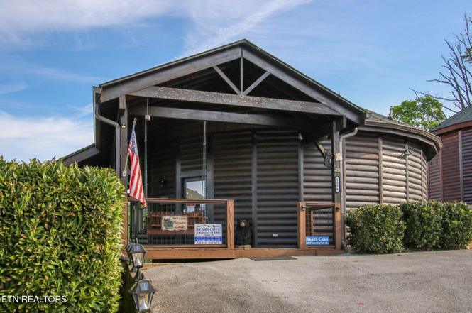 1086 Towering Oaks Dr, Sevierville, TN