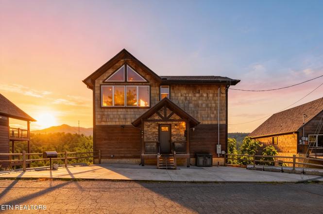 218 Pinnacle Dr, Gatlinburg, TN