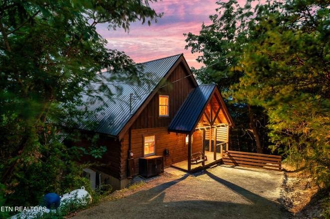 932 Falcon View Way, Sevierville, TN