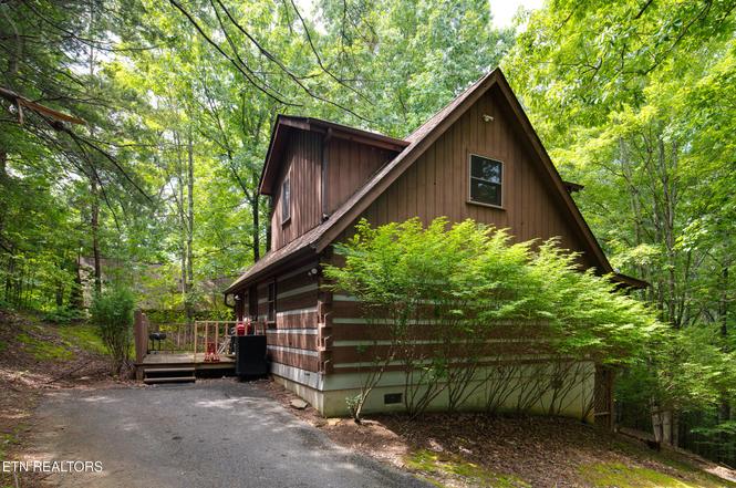 2345 Courtney Ln, Sevierville, TN