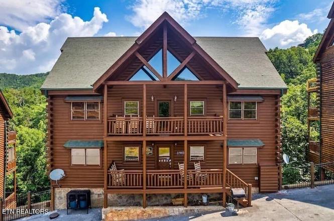 1056 Black Bear Cub Way, Sevierville, TN