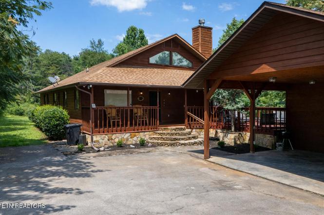 1463 Red Cedar Ln, Sevierville, TN