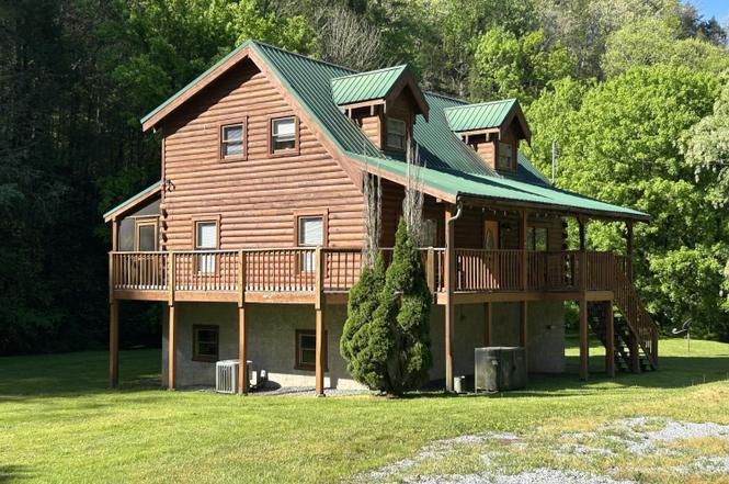 1764 Upper Middle Creek Rd, Sevierville, TN
