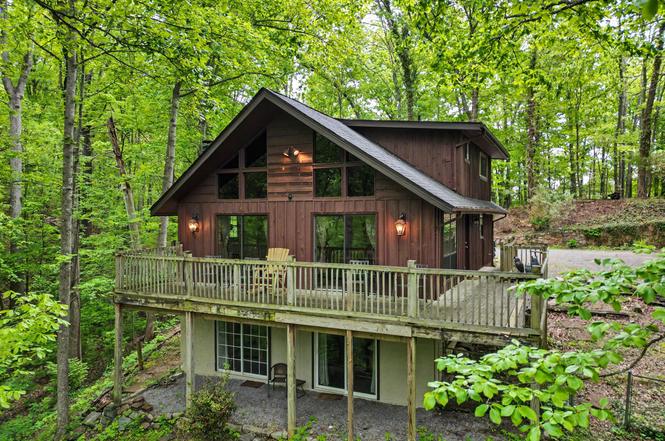 425 Hemlock Ln, Sevierville, TN