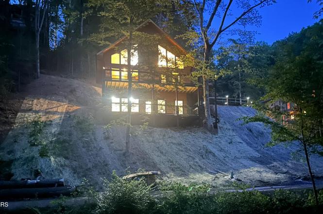866 Cabin Creek Way, Sevierville, TN