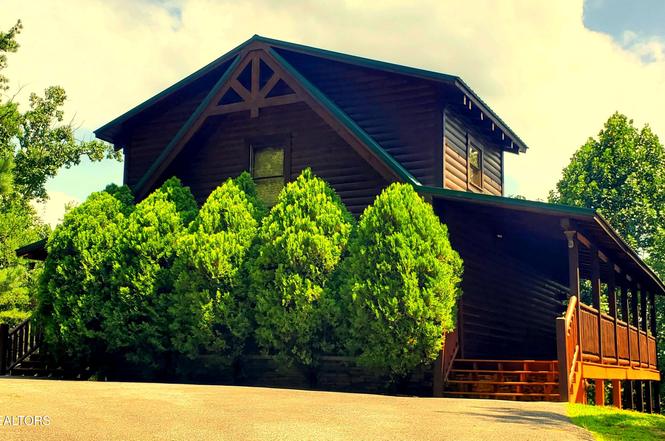 2705 Sawmill Branch Dr, Sevierville, TN