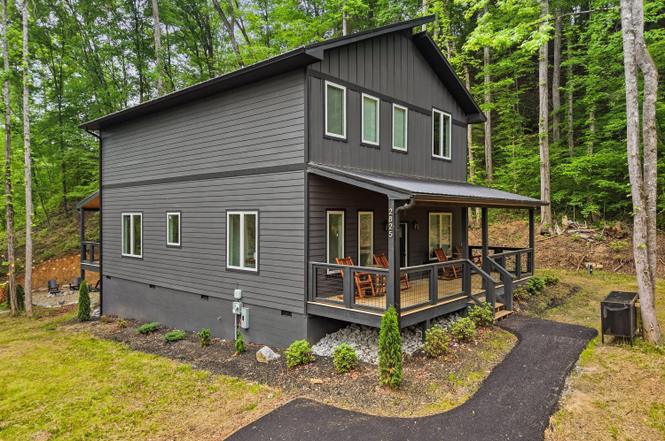 2825 Whisper Creek Ln, Sevierville, TN