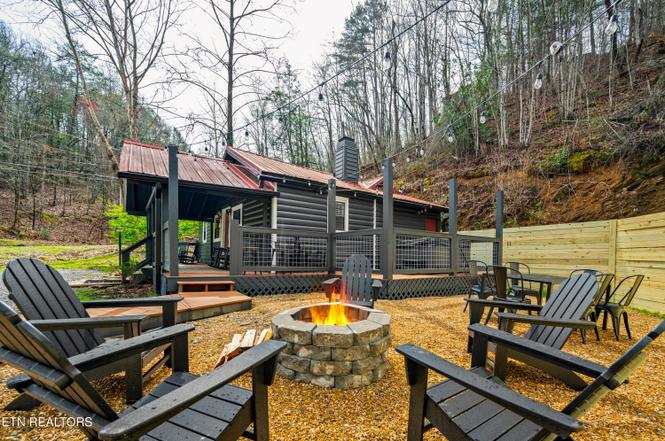 1129 S Spring Hollow Rd, Sevierville, TN
