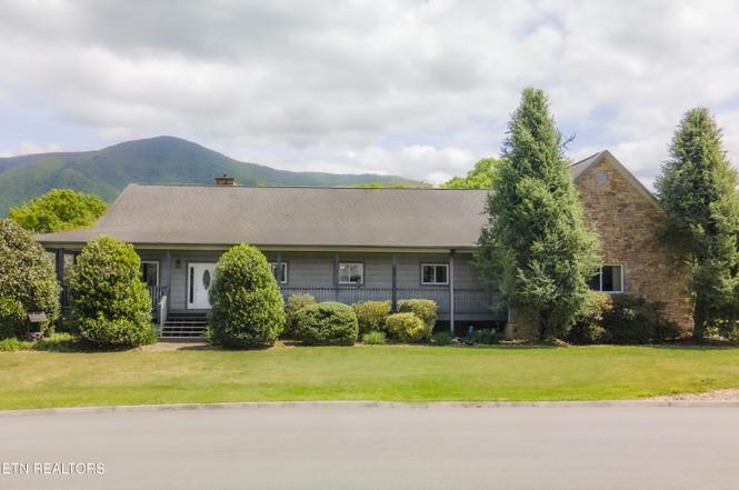3938 Katy Hollar Rd, Sevierville, TN