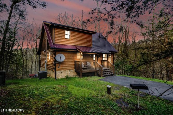 3201 Bear Country Way, Sevierville, TN