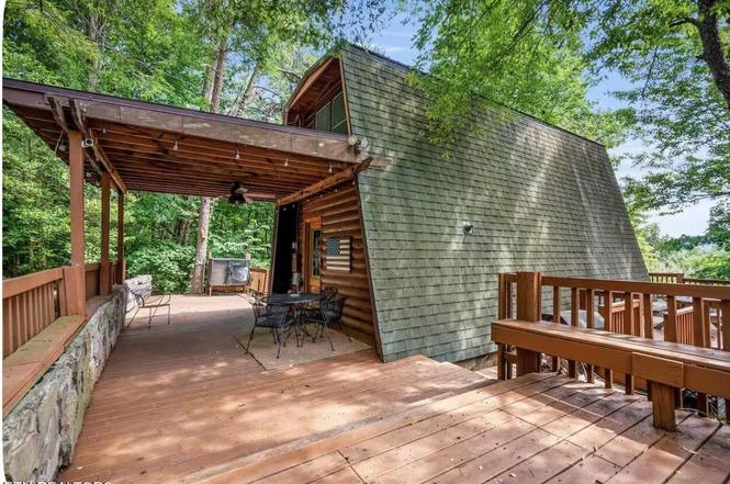 1020 Ski View Ln, Sevierville, TN