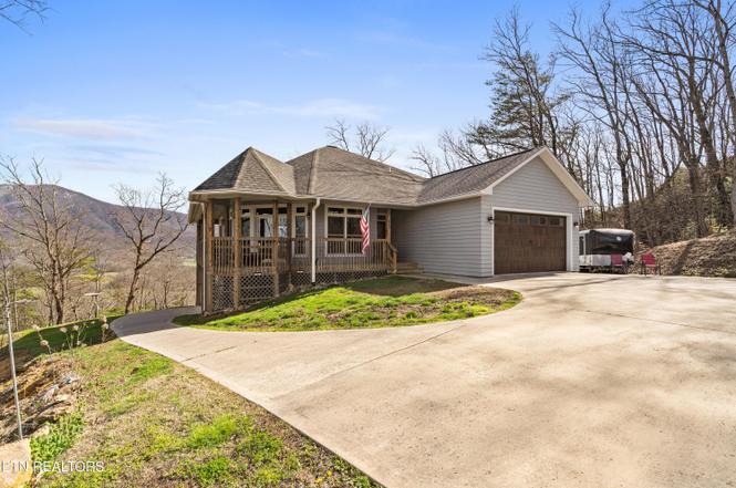 2932 Mockingbird Way, Sevierville, TN