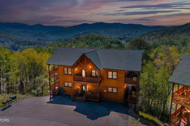 782 Park Vista Way, Gatlinburg, TN