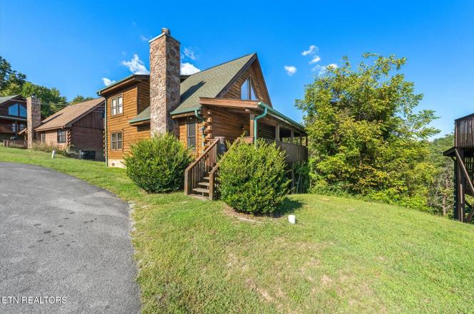 2223 Eagle Feather Dr, Sevierville, TN