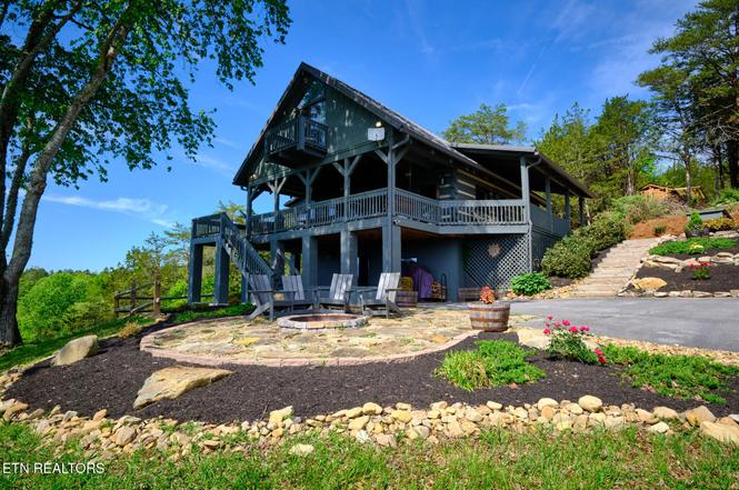 1019 Moonside Ln, Sevierville, TN